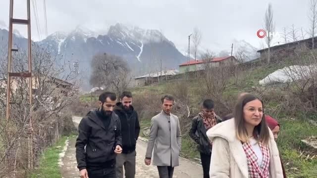 Gönüllü öğrenciler köydeki vatandaşlara ücretsiz tıraş etti