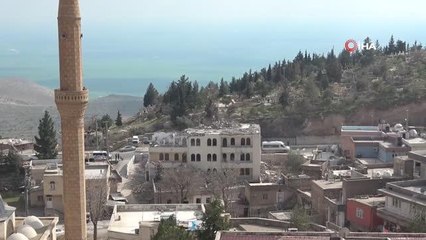 Mardin'in tarihi dokusunu bozan 5 katlı binanın yıkım çalışmaları devam ediyor