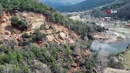 Dağı bölen asrın felaketinin oluşturduğu doğal göletler görüntülendi
