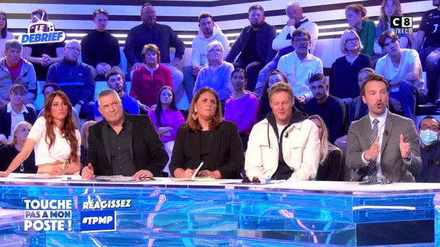 Cyril Hanouna s'en prend à Charlie Hebdo dans TPMP après la dernière Une où l'on voit une caricature d'Emmanuel Macron tomber d'une guillotine: Ca vous fait marrer ? - Regardez