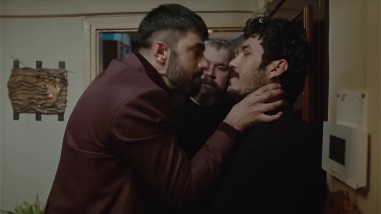 Lekesiz Karizması İş Başında - Adım Farah 4. Bölüm