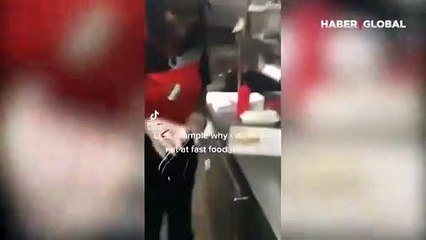 Fast food restoranında mide bulandıran görüntüler... Rezalet anları sosyal medyada yayıldı