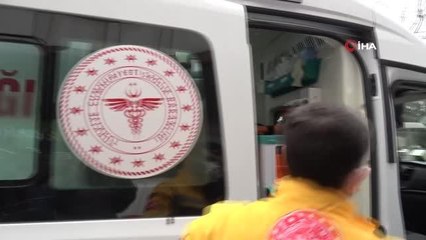 Yolun karşısına geçmek isteyen yaşlı adama kamyonet çarptı