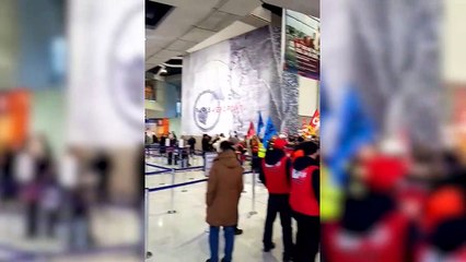 Manifestantes salen a las calles de París por séptima noche consecutiva