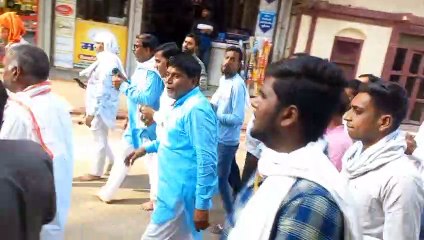 गणगौर गीत गाते हुए पानी के लिए ले जाया गया रनुबाई धनियर राजा को