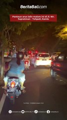 Pantaun arus lalin malam ini di Jl. Wr. Supratman - Tohpati, Kamis (23/3) terpantau padat. Bagi pengendara yang akan melintas harap untuk bersabar.