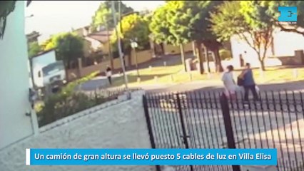 Un camión de gran altura se llevó puesto 5 cables de luz en Villa Elisa