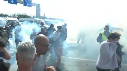 Download Video: Incidentes violentos en las protestas contra Macron en Bayona (Francia)