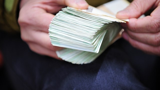소득 40% 빚 갚는 데 쓴다...연말 연체율 1% 예상 / YTN