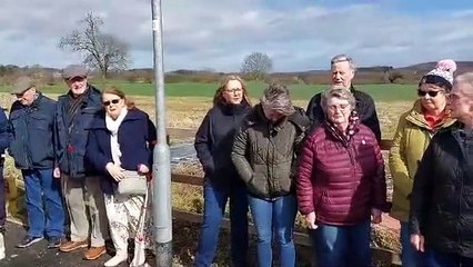 Tải video: Hucknall residents angry at plans to use their cul-de-sacs access to proposed new housing site