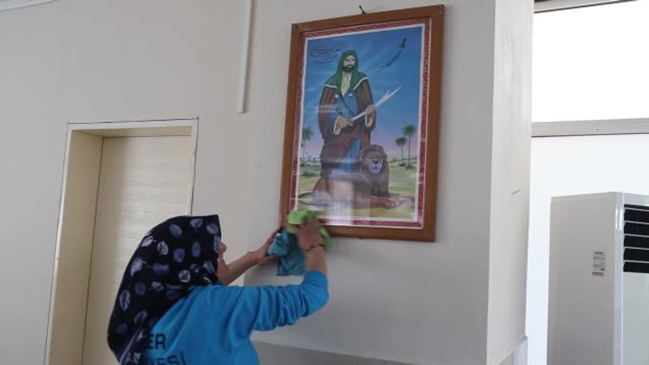 Efeler Belediyesi Ekipleri, İbadethaneleri Temizliyor