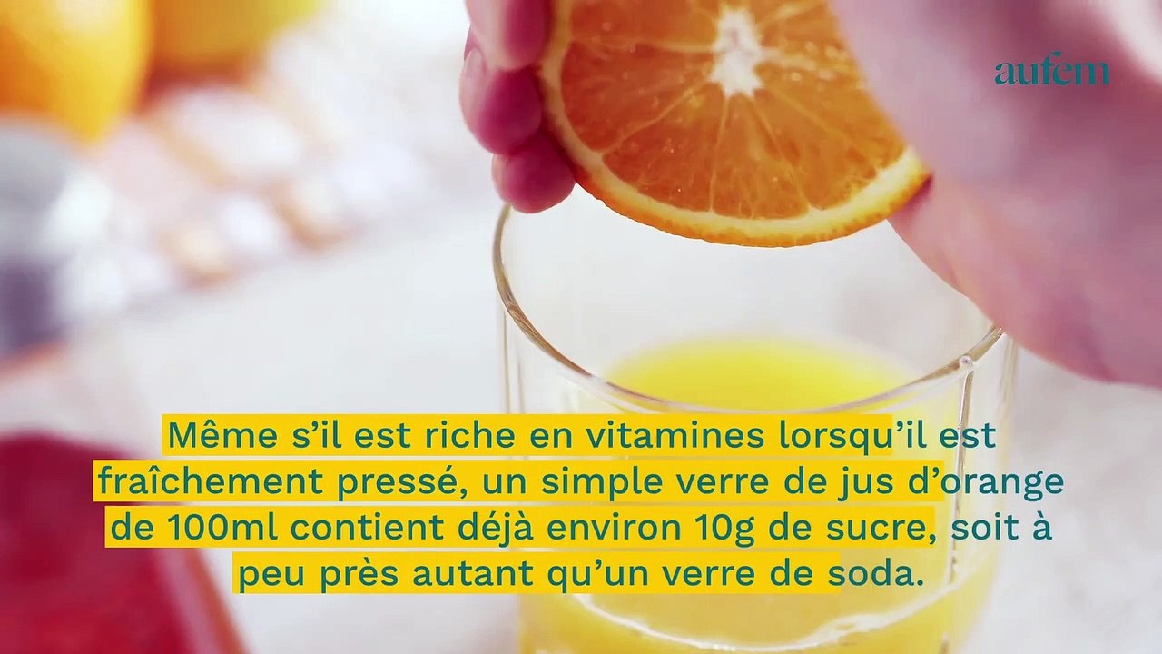Voici le jus de fruit peu sucré et peu calorique à boire le matin pour perdre du poids