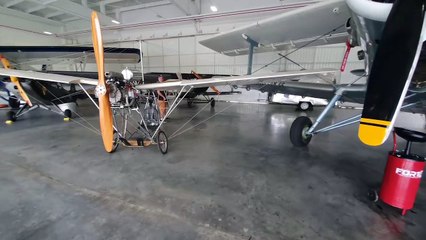 Blumenau ganha réplica do primeiro avião fabricado em série criado por Santos Dumont