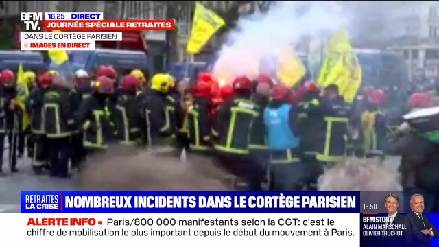 Retraites: les pompiers rejoignent la manifestation parisienne, applaudis par la foule