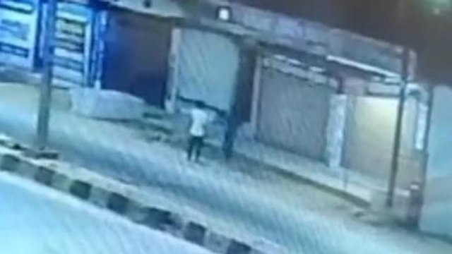 सीधी: किराना दुकान मैं चोरी करने की घटना सीसीटीवी कैमरे में हुई कैद