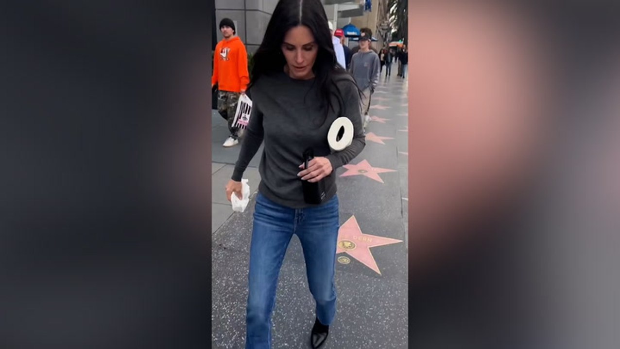 Courtney Cox channels inner Monica by cleaning Hollywood Walk of Fame star