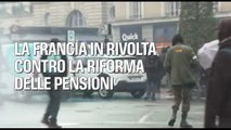 La Francia in rivolta, tutto bloccato contro riforma delle pensioni