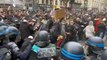 Très violente charge des policiers à Paris lors de la manifestation contre la réforme des retraites le 23 mars 2023
