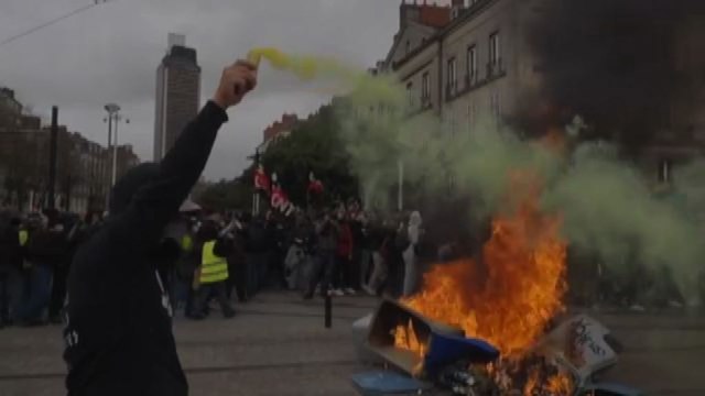 Disordini a Nantes alle proteste contro la riforma delle pensioni