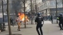 Pensioni Francia, duri scontri sui Grands Boulevards a Parigi