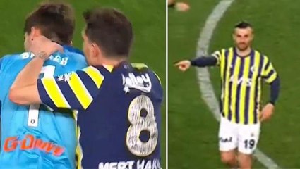 Depremzedeler için düzenlenen maçta oldu! Serdar "Çıkarın" dedi, Mert Hakan ensesine yapıştı