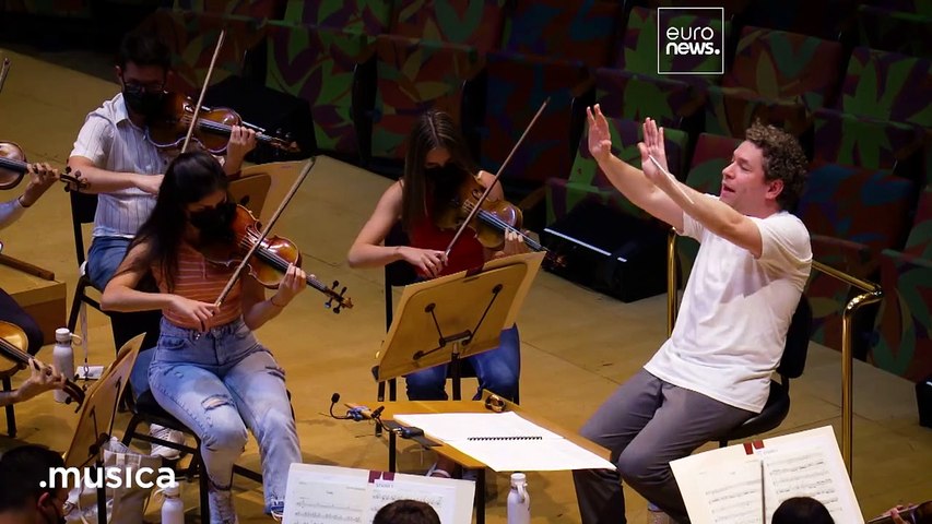 Ünlü orkestra şefi Gustavo Dudamel sanat dünyasında köprüler kuruyor - Dailymotion Video