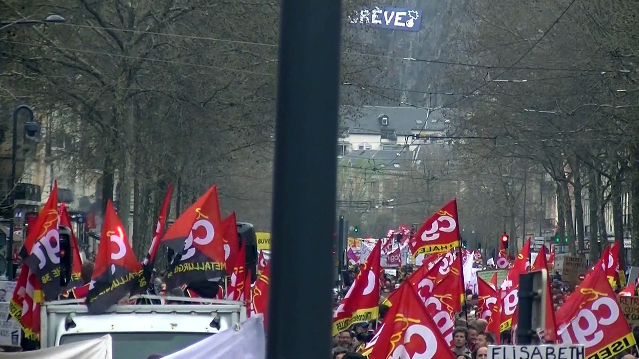 Manifestation contre la réforme des retraites le jeudi 23 mars à Grenoble. Son : DUBAMIX