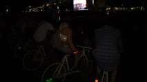 Chilenos generan electricidad pedaleando durante la Hora del Planeta