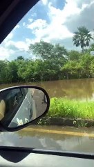 Miraíma sentido Amontada fica alagada após transbordamento de Rio