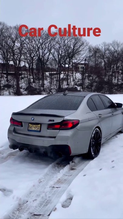 Bmw m5 on snow show