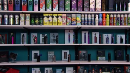 Medical regulator calls for government to ban flavoured vapes