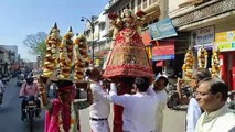 Video Gangaur pujan: महिलाएं सज-धज कर निकली जैले लेने