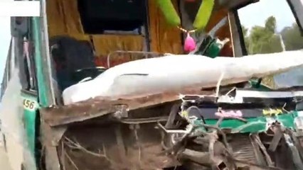 रोहतास: अनियंत्रित ट्रक और सवारी बस की भीषण टक्कर में दर्जनों यात्री हुए घायल, देखें खबर