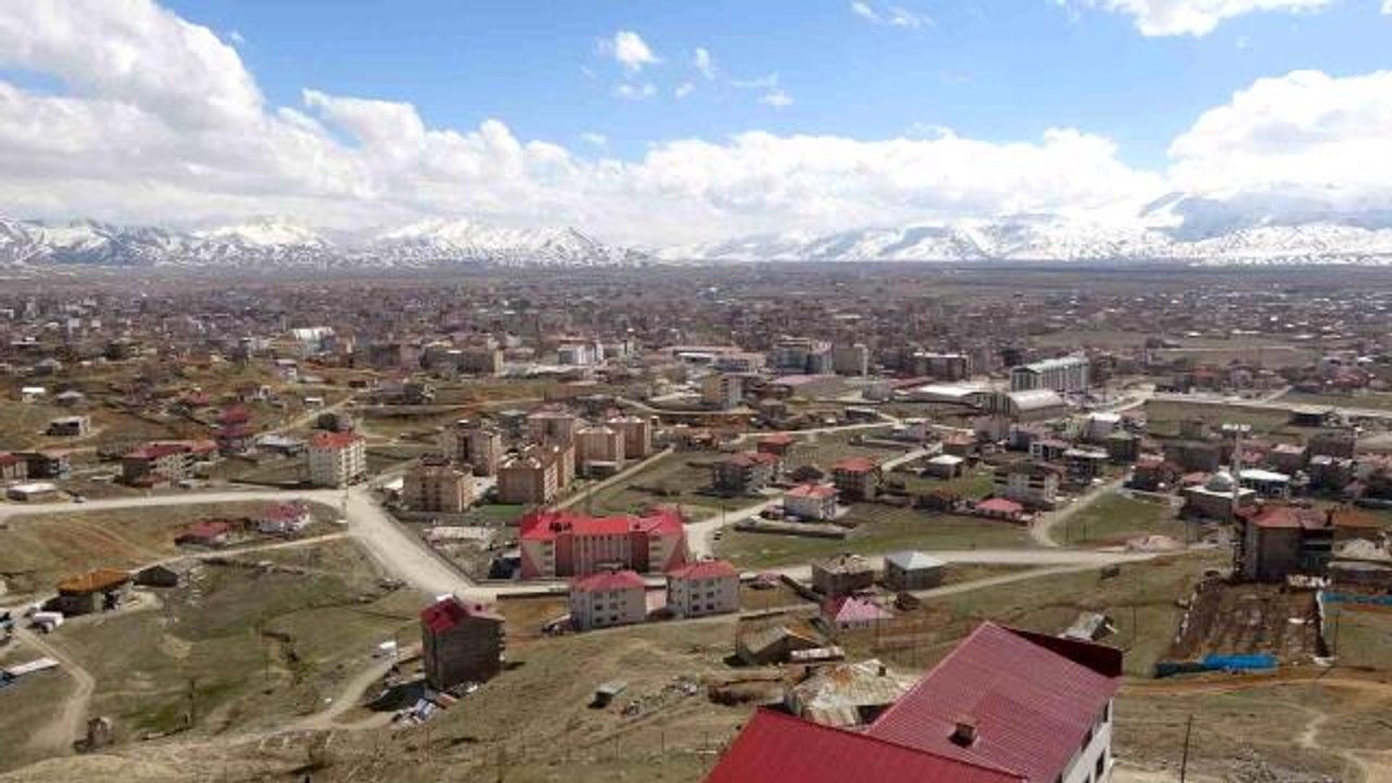 İran'daki deprem Yüksekova'da da hissedildi