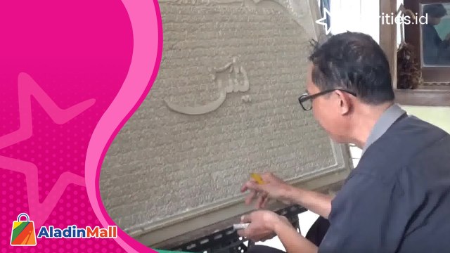 Perajin Kaligrafi di Sidoarjo Kebanjiran Order Memasuki Awal Ramadan
