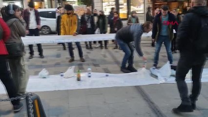 RAMAZAN'IN İLK YERYÜZÜ SOFRASI TÜNEL MEYDANI'NDA KURULDU