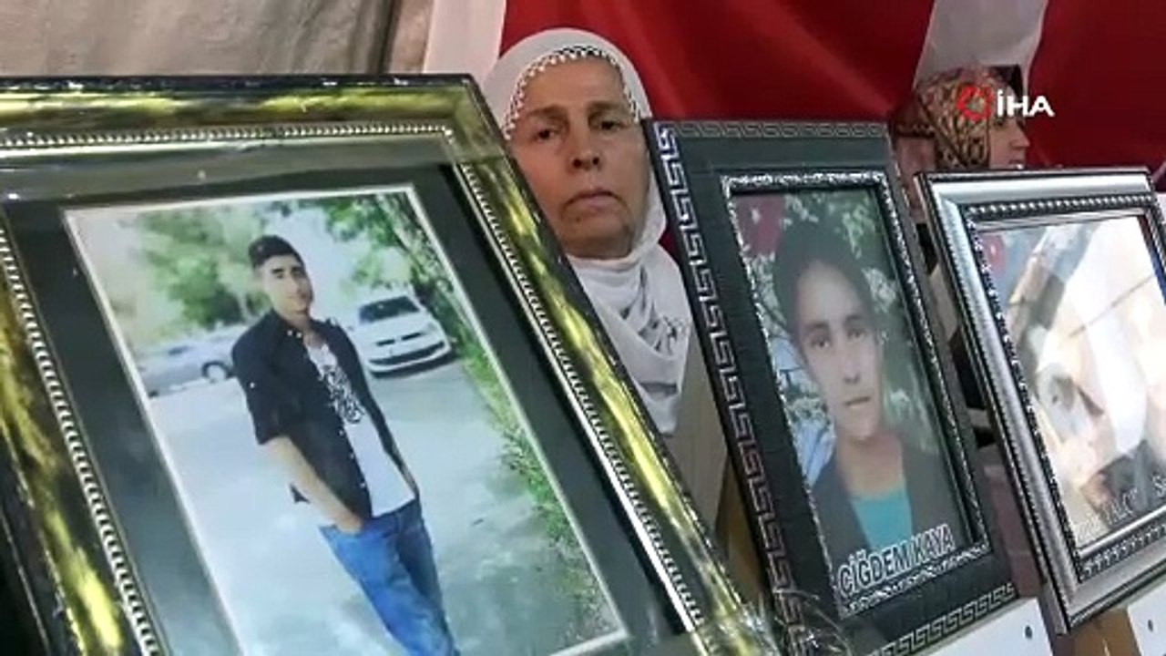 Hakkarili anne 10 yıldır evladının peşinde