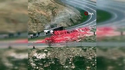 Elazığ’da virajı alamayan kanyom devrildi: 1 yaralı
