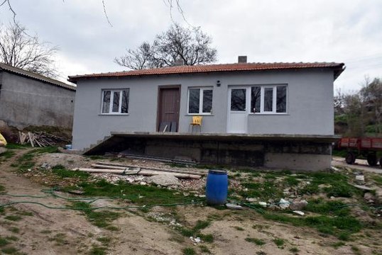 EVDEKİ YANGINDA TÜP BEBEK İÇİN BİRİKTİRDİKLERİ PARA DA YANAN ÇİFT, YENİ YUVALARINA KAVUŞTU