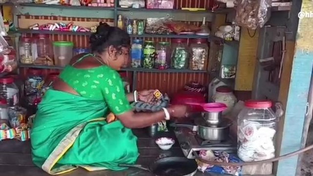 হুগলি: সংসার চালাতে চা- চপ ঘুগনি বিক্রি তৃণমূল প্রধানের