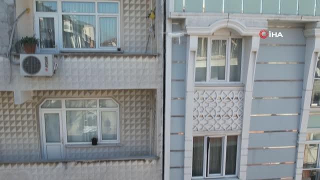 Bayrampaşa'da çöken bahçe duvarı böyle görüntülendi