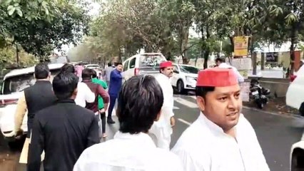 Video: नोएडा निजी कार्यक्रम में पहुंचे, सपा प्रमुख अखिलेश यादव