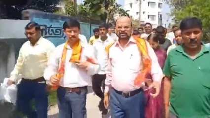 ইংরেজবাজার : হঠাৎ শহরের অলিগলি পায়ে হেঁটে চষে বেড়ালেন চেয়ারম্যান কৃষ্ণেন্দু