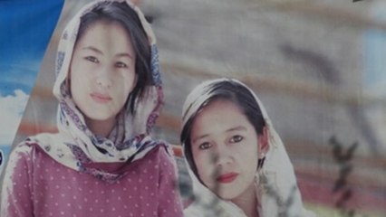 Familias recuerdan con una biblioteca a dos afganas muertas en un ataque a una escuela