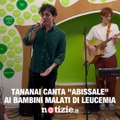 Tananai canta per i piccoli pazienti del centro Maria Letizia Verga