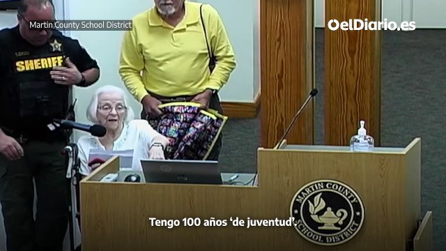 La lucha de una mujer de 100 años contra la censura de libros en Florida: Prohibirlos y quemarlos es lo mismo