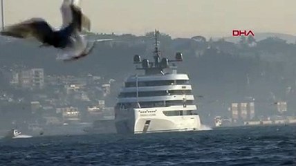 4 katlı yüzen saray İstanbul'a demirledi! İçinde yok yok