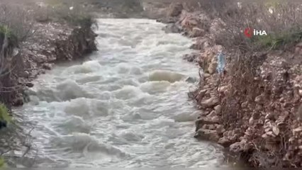 Görenler gözlerine inanamadı... Binlerce yıllık derenin suyu kayaların arasında kayboluyor