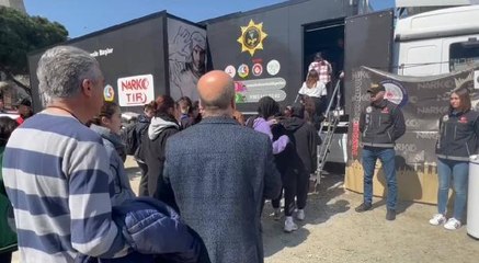 MALTEPE'DE NARKO TIR'DA GENÇLERE UYUŞTURUCUNUN ZARARLARI ANLATILDI