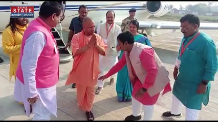 Varanasi : काशी दौरे पर पहुंचे पीएम मोदी, सीएम योगी ने किया स्वागत